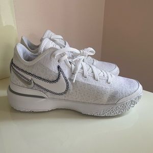 Nike LeBron NXXT Gen
Basketball Shoes